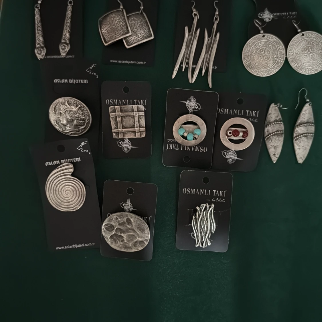 Stort set med silvriga örhängen, armband & ringar - 4