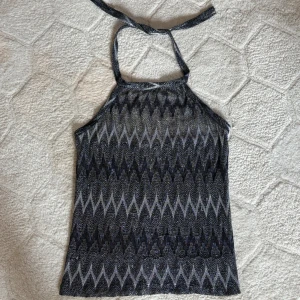 topp - Missoni liknande halter neck top!! Super fin 
