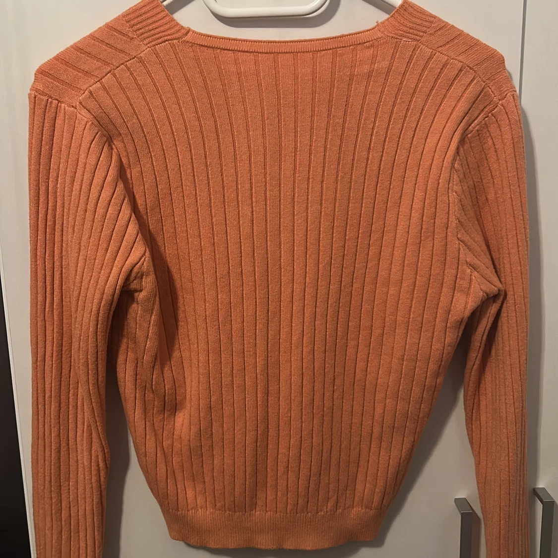 Ribbad orange kofta med knappar - 1