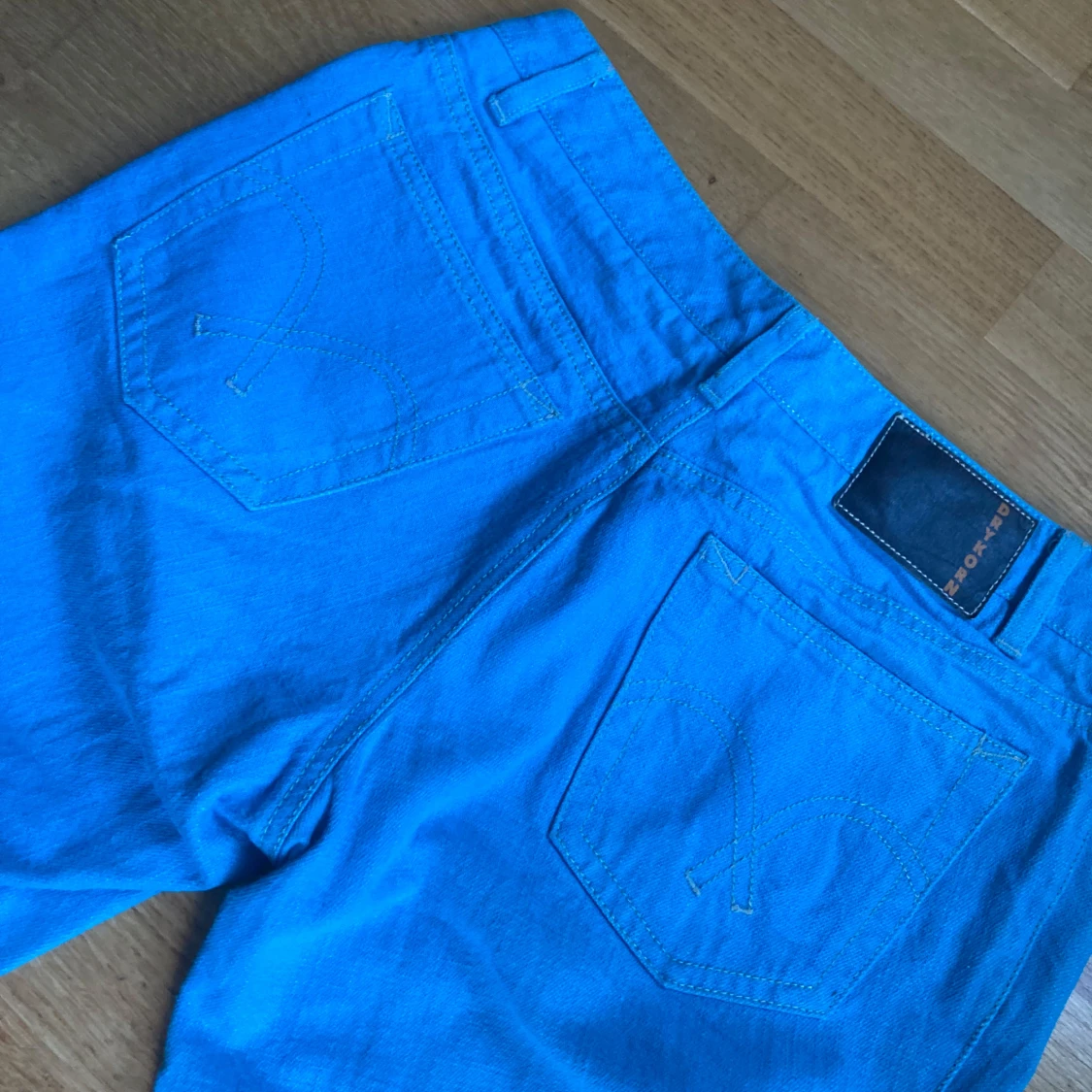 Blåa bootcut jeans  - 2