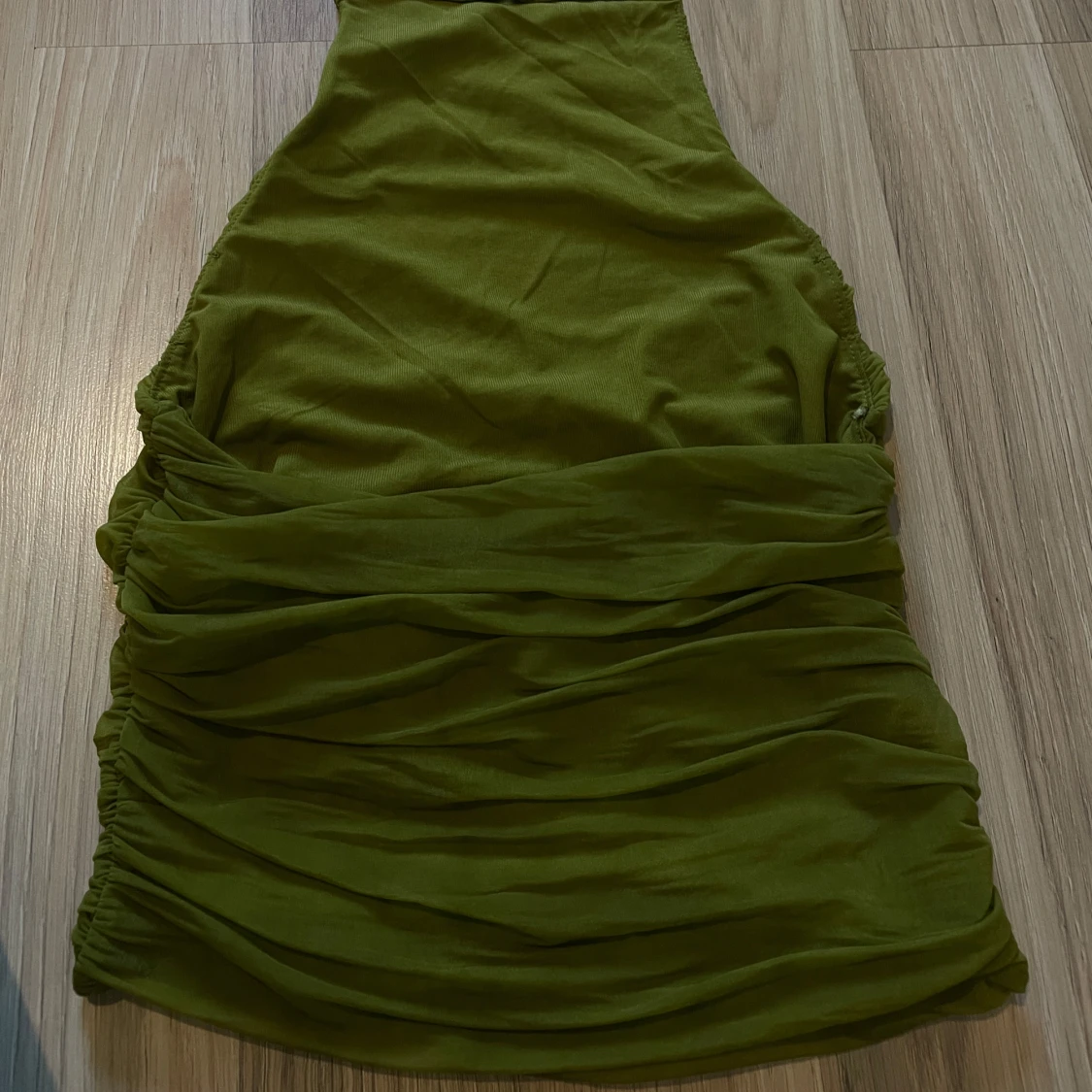 Olivgrön croppad polotopp från Zara - 2