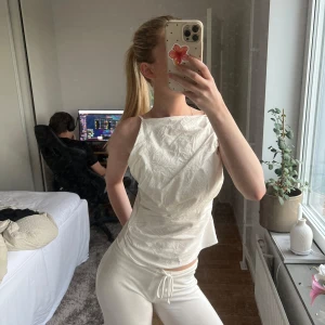Zara topp - Så fin topp från Zara, lite stor på mig vid brösten 