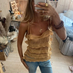 Broderad volang linne - SUPER snygg!!