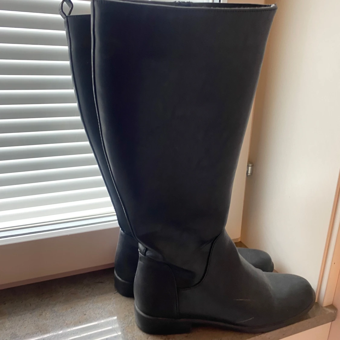 Medelhöga boots i skinn, pris kan diskuteras  - 1