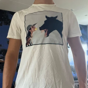 Limitatio t-shirt - Riktigt soft limitatio t-shirt nu t sommaren ☀️🤩 | Skick 9/10 | Köpt på nk i Göteborg  | Storlek M 🍾