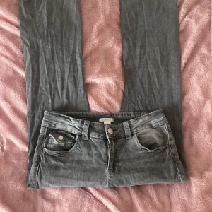 Gina Young jeans - Snygga jeans från Gina Young, storlek 170, är 172 cm och de passar i längden! Ena knappen på fickorna är borta men det är inget man tänker på💕 priset kan diskuteras💞
