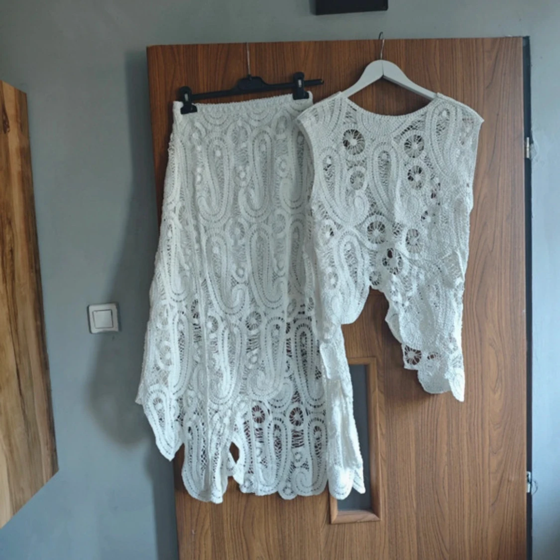 Vit spetsklänning i två delar - 1