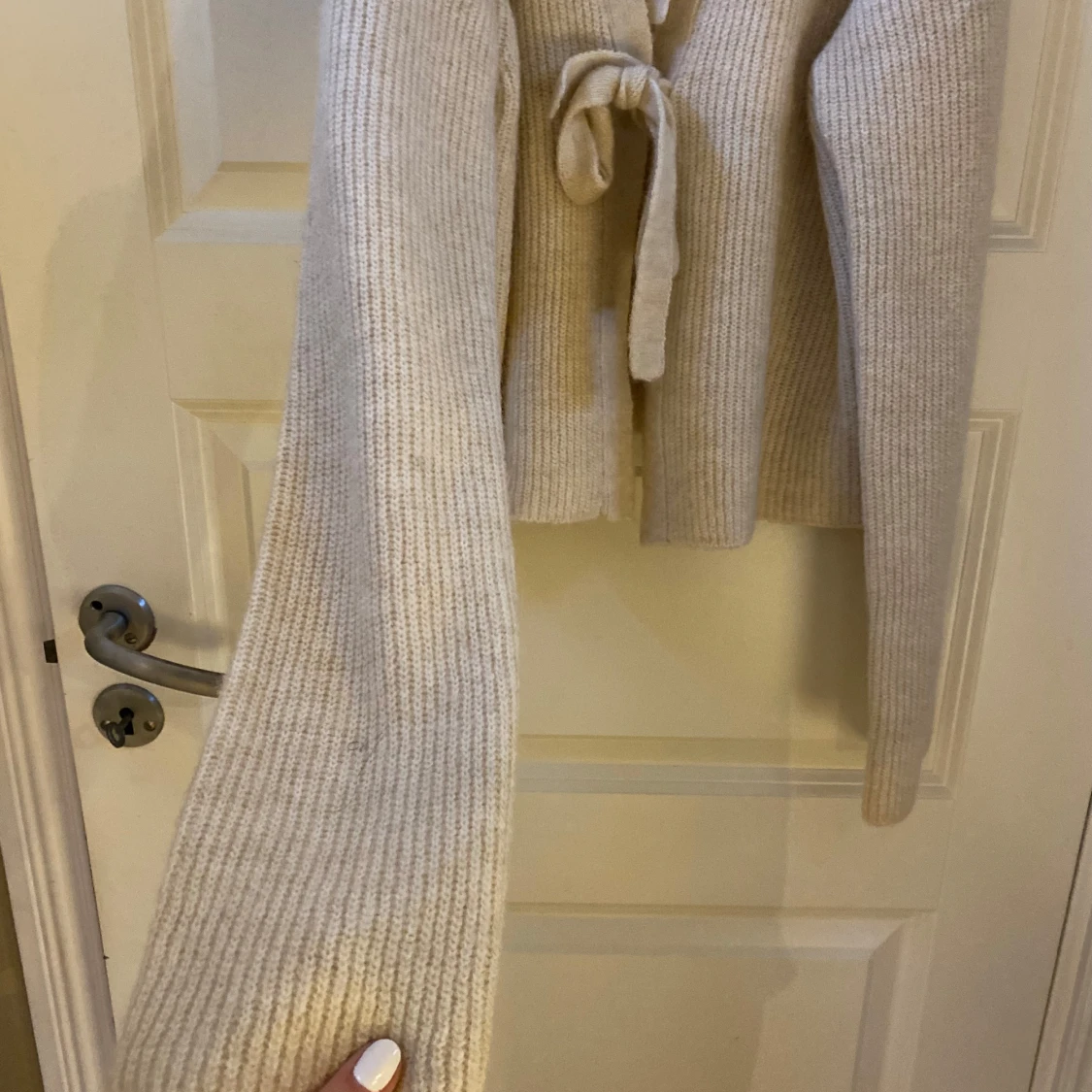 Beige stickad kofta med knyt från OBJECT - 3