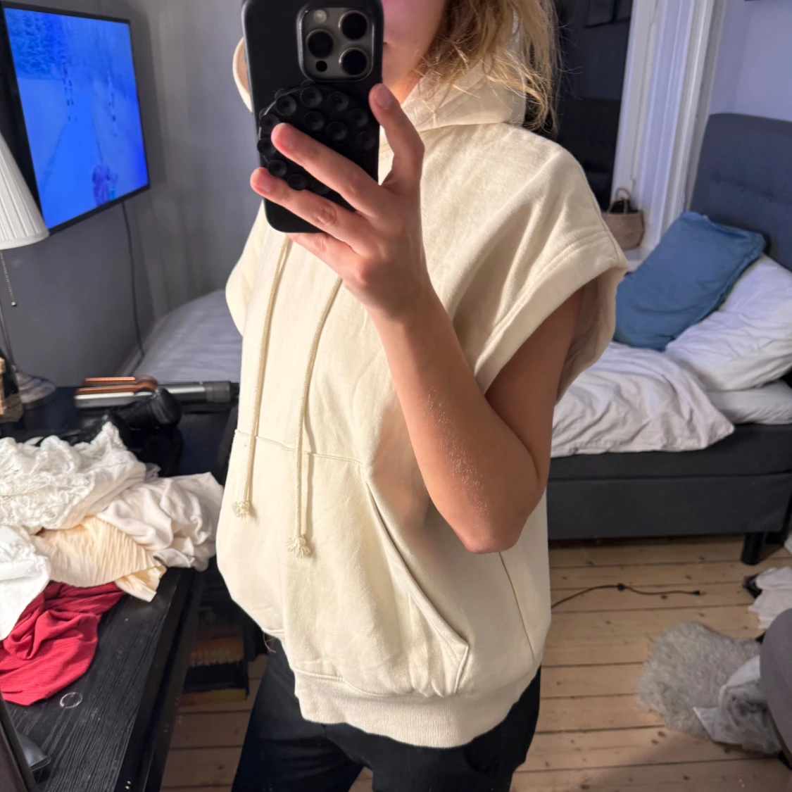 Beige ärmlös hoodie - 1