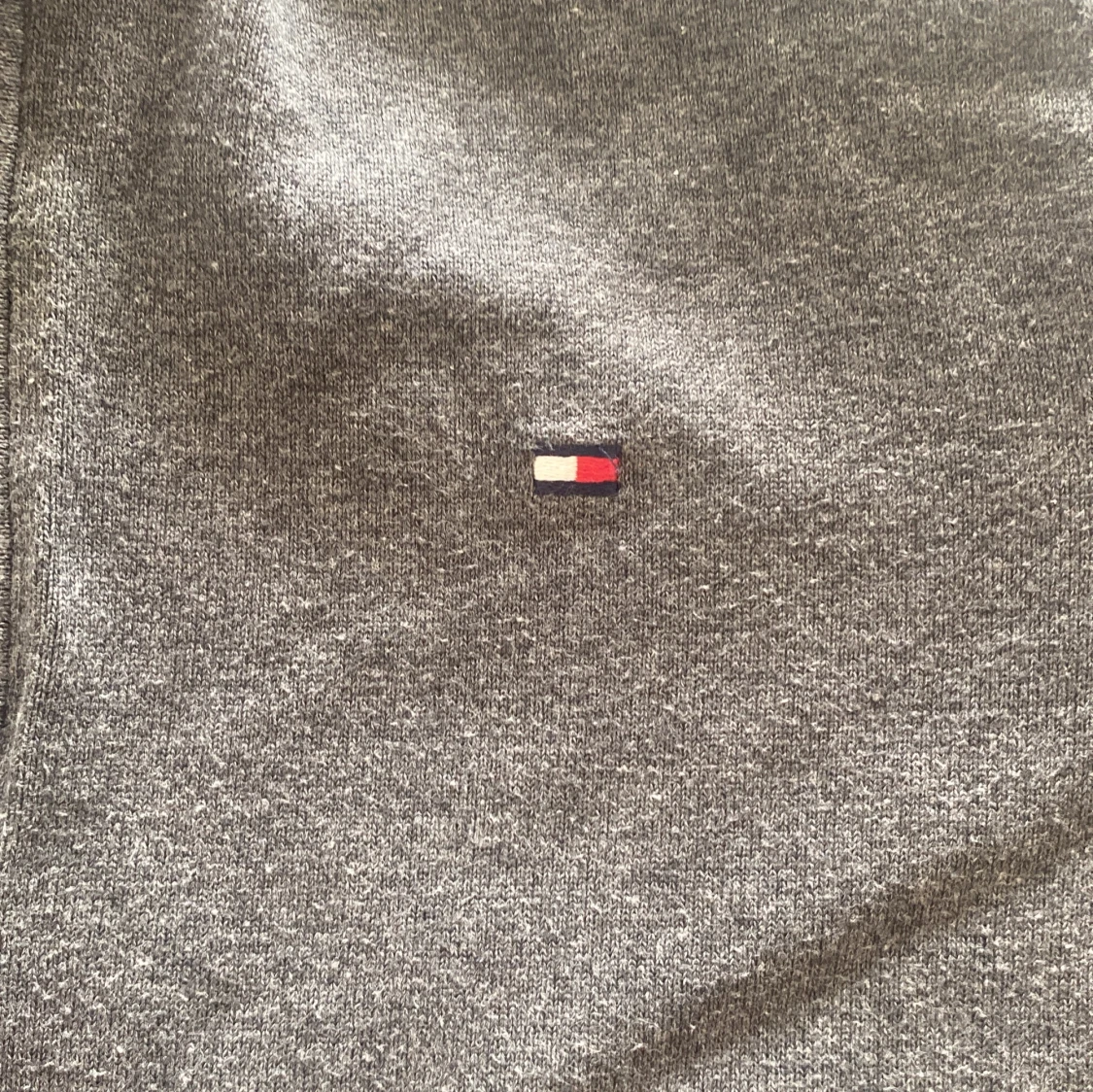 Grå ziptröja från Tommy Hilfiger - 2