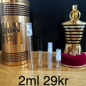 Jean Paul Gaultier le male elixir 2ml - Säljer Le Male Elixir från Jean Paul Gaultier, en herrparfym med. Doften har noter av vanilj, honung och amber. Perfekt för den som vill ha en söt och kryddig doft till speciellt vintern. Priset står för 2ml, 2ml är ungefär 20st sprays. Nypris ca 1500kr. FINNS ÄVEN I 2,3,5,10ML KOLLA PROFILEN FÖR ANDRA STORLEKAR ! 2ml 39kr | 3ml 49kr | 5ml 69kr | 10ml 129kr |  