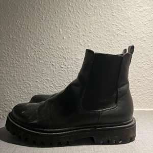 Boots - Great condition, used less than 10 times, bit dirty. Will get cleaned before sent