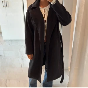 Svart kappa - Svart kappa från gina tricot