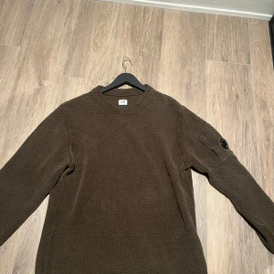 C.P. Company Knit - 🍻Säljer min C.P.Company tröja då den är lite för stor för mig | Storlek 50 (L) | Skick 8/10 | Använd men i fint skick | Hör av er vid frågor eller funderingar!🍻