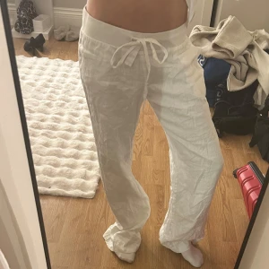 Alobha vita linnebyxor - Nyskick! Jag är 164cm, har ganska korta ben jämfört med överkroppen som preferens😅XS-S