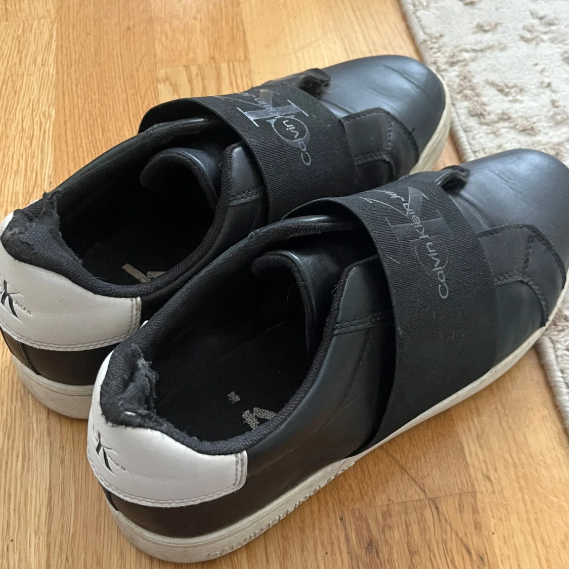 Svarta sneakers från Calvin Klein Jeans - 2