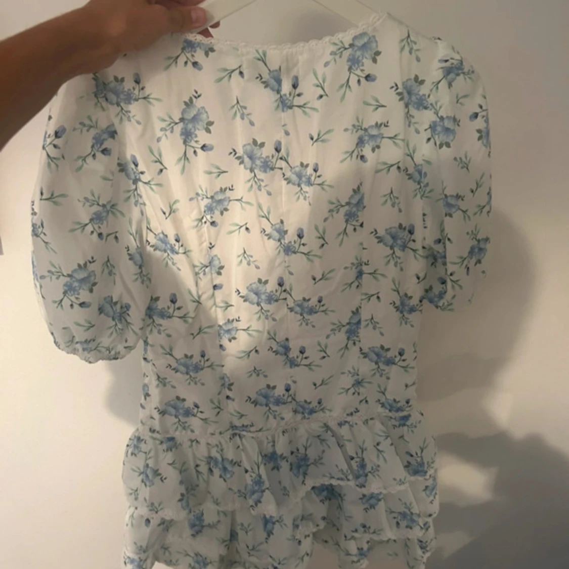 Blommig kortklänning Design by Amor - 2