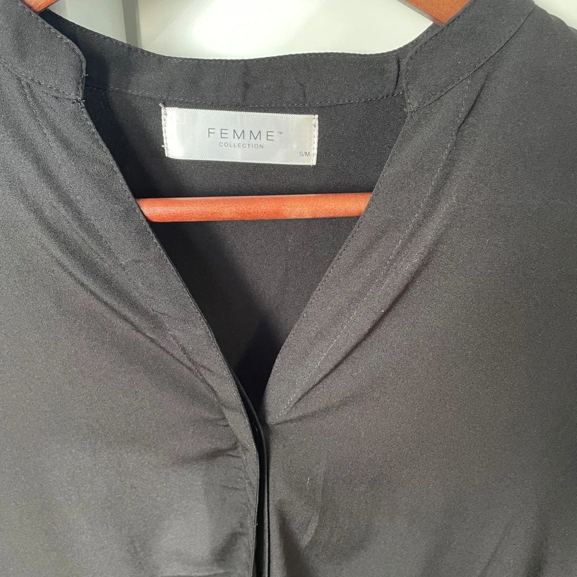 Svart kortärmad skjortklänning  från Femme Collection - 2