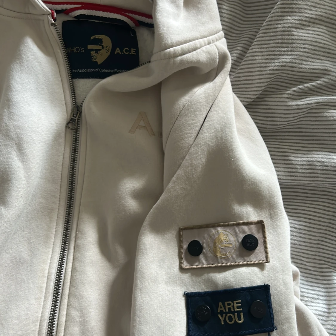 Beige hoodie från WHO'S A.C.E - 3