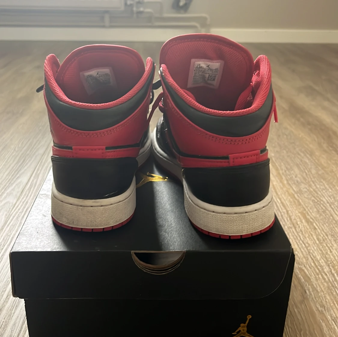 Nike Air Jordan 1 Mid Bred svart/röd - 2