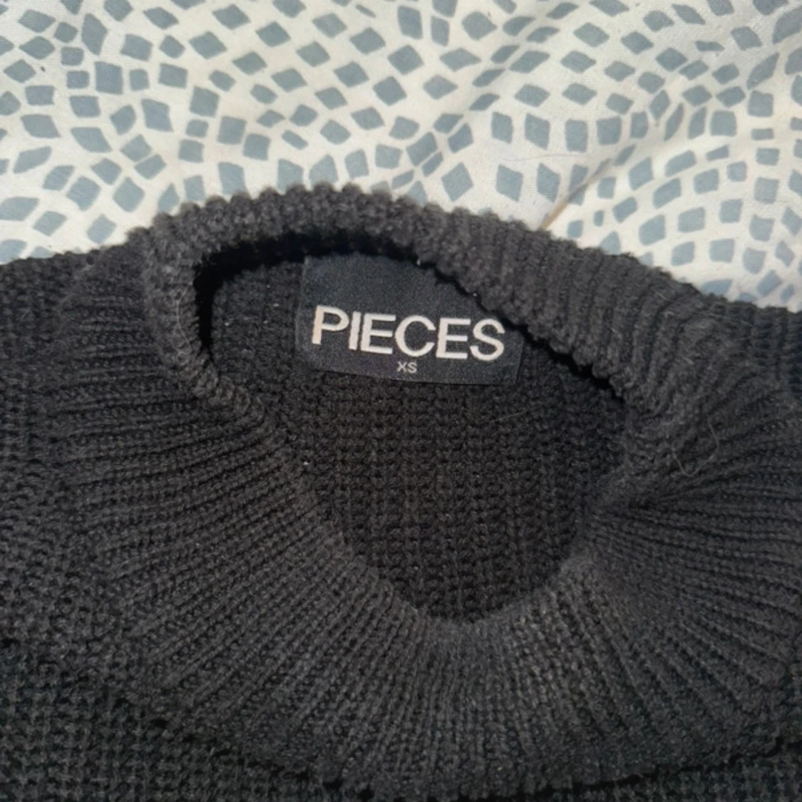 Svart stickad tröja från Pieces - 1