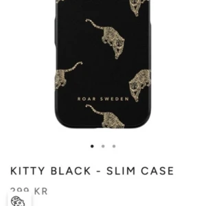 Svart mobilskal med leopardmönster - Helt oanvänt mobilskal. Passar iPhone 11 och SE. Skalet är svart och har guldiga leoparder 🐆 Skriv vid eventuella frågor! Nypris: 300 kr. Pris kan diskuteras!