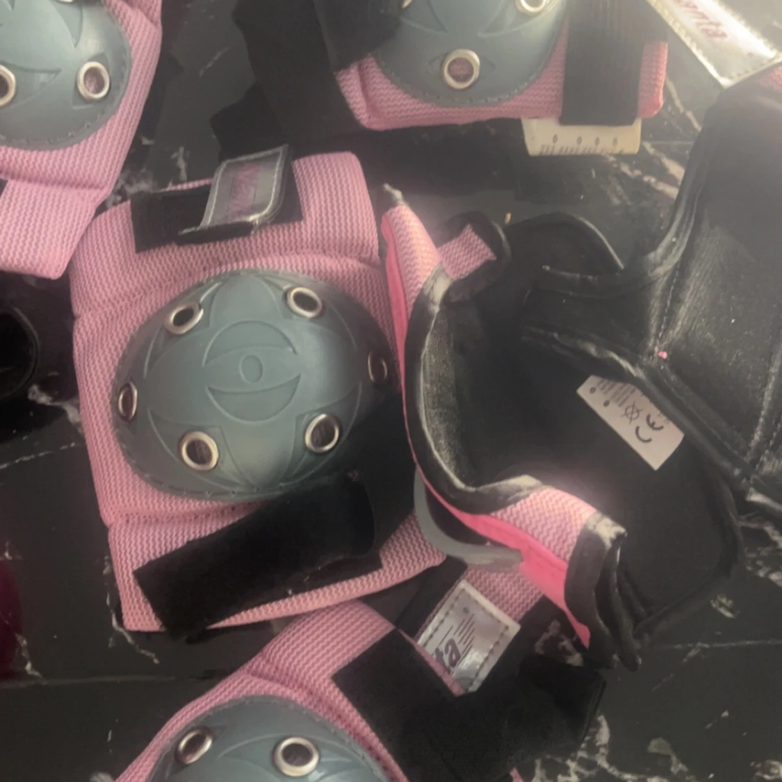 Rosa inlines med hjärtan och snörning - 4