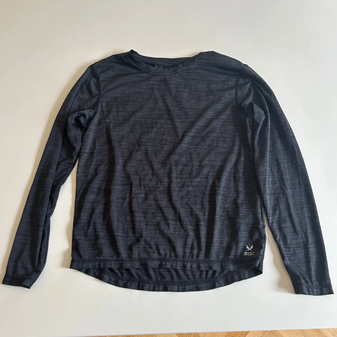 Mörkgrå långärmad träningströja SOC