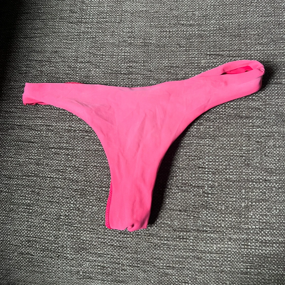 Rosa bikiniunderdel med scrunch