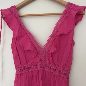 Söt rosa klänning - Så fin och i bra skick! Från calzedonia