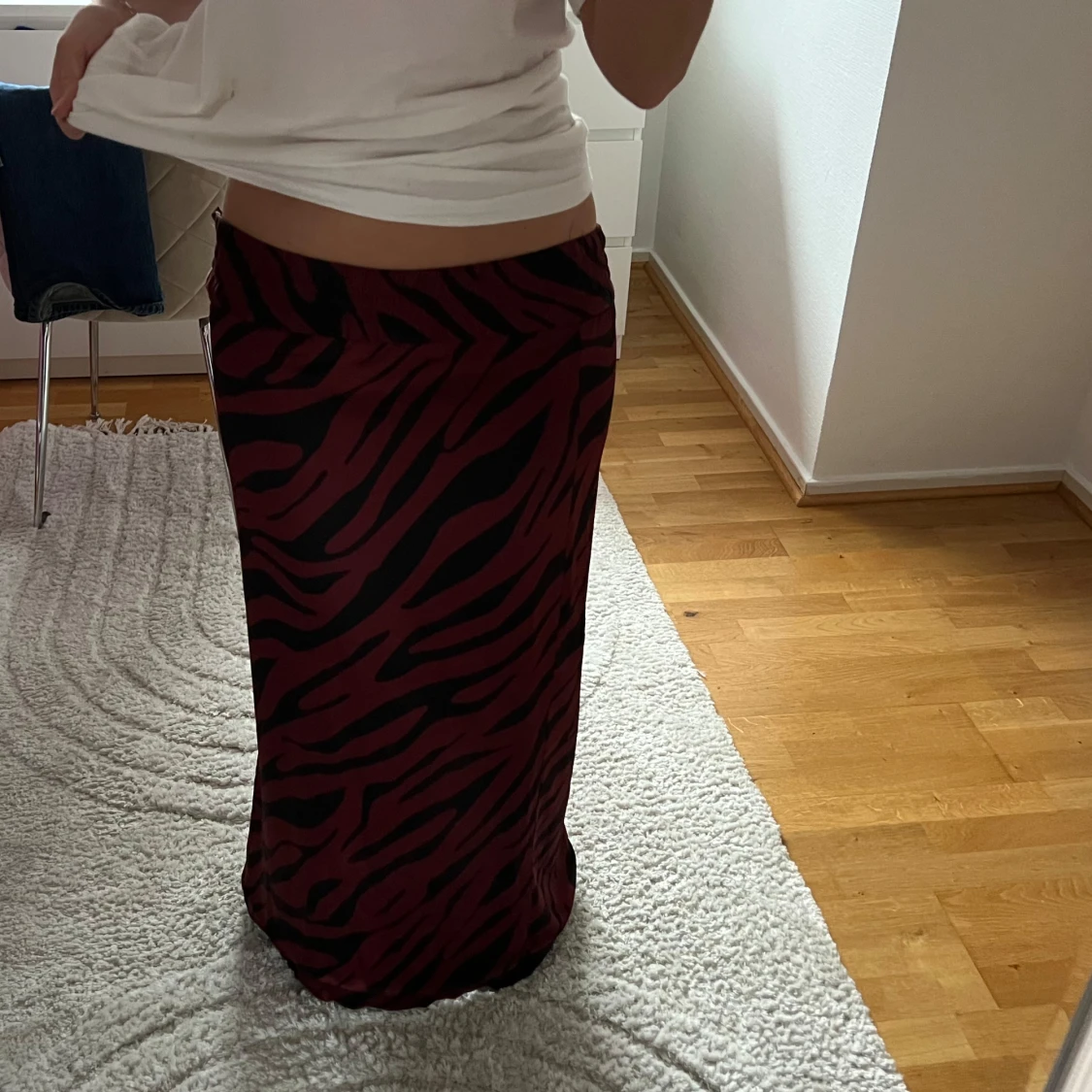 Zebramönstrad långkjol i vinrött - 1