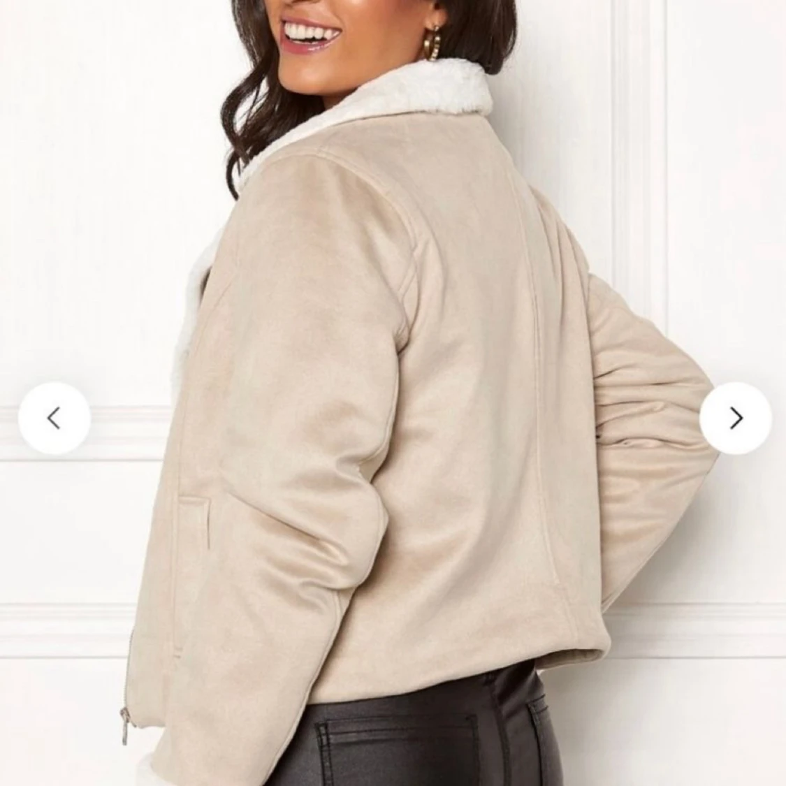 Beige teddyjacka med vit fuskpäls - 2