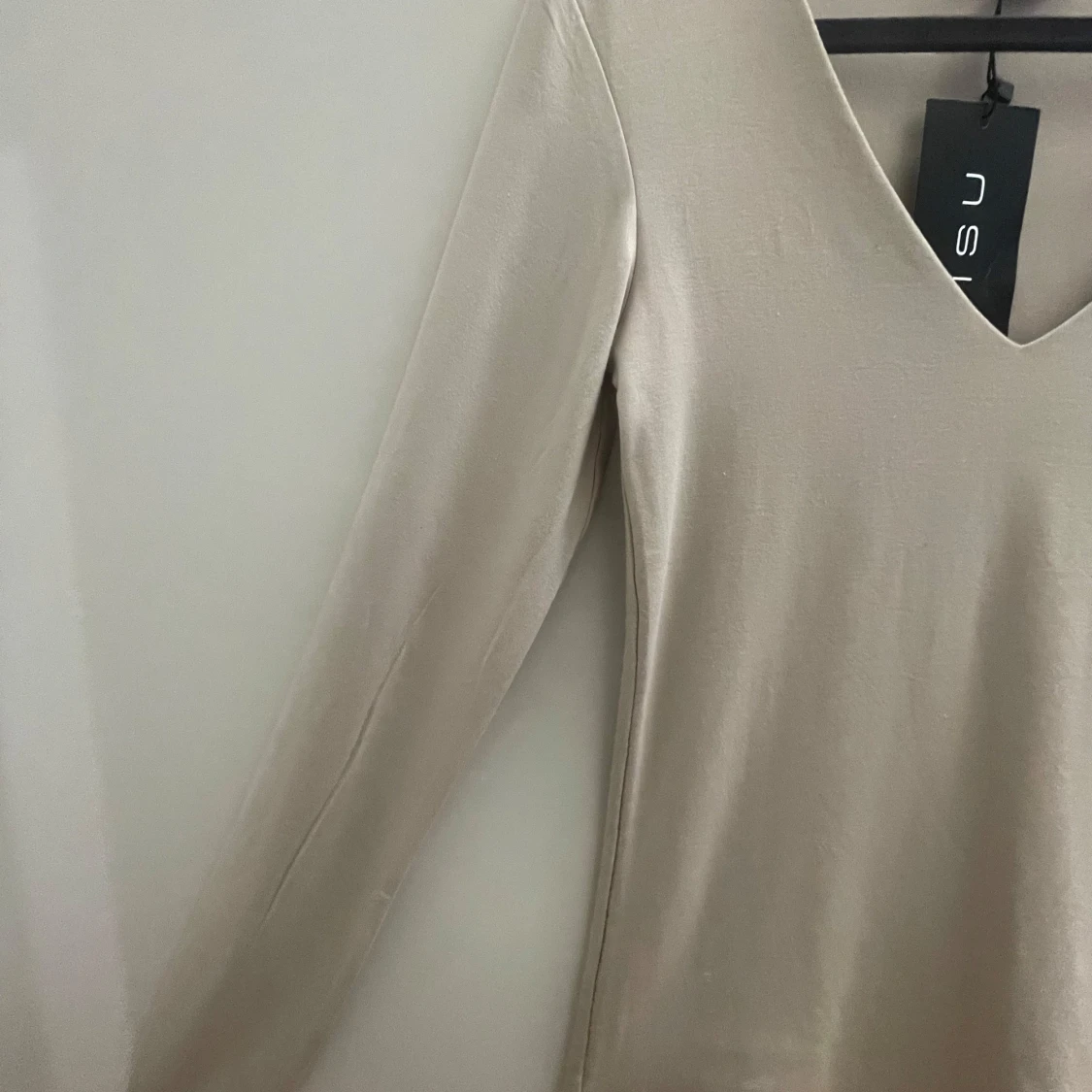 Beige långärmad v neck topp  - 2