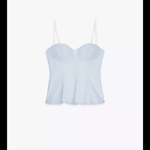 Zara topp - Säljer denna i storlek M då den inte passade mig. Kan tänka mig byta mot S eller sälja.