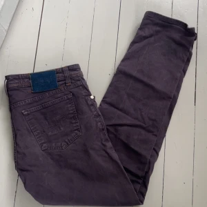 Jacob cohen jeans - Storlek w34 jacob cohen jeans i bra skicka med mindre slitningsdefekter på lägre benet som knappt syns