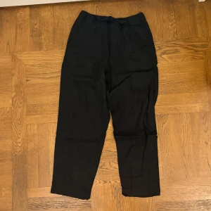 Svarta Linnebyxor - Pris: Ca 1000 kr Extremt bra skick! Storlek: S Zara
