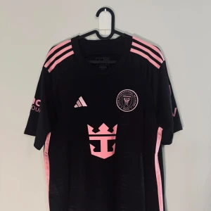 Inter Miami Messi #10 Storlek L - Möts upp, Skanstull, Slussen, Liljeholmen, Tc.  Swish eller kontanter. 