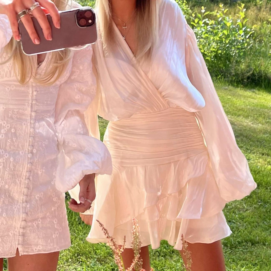 Vit volang klänning från gina tricot