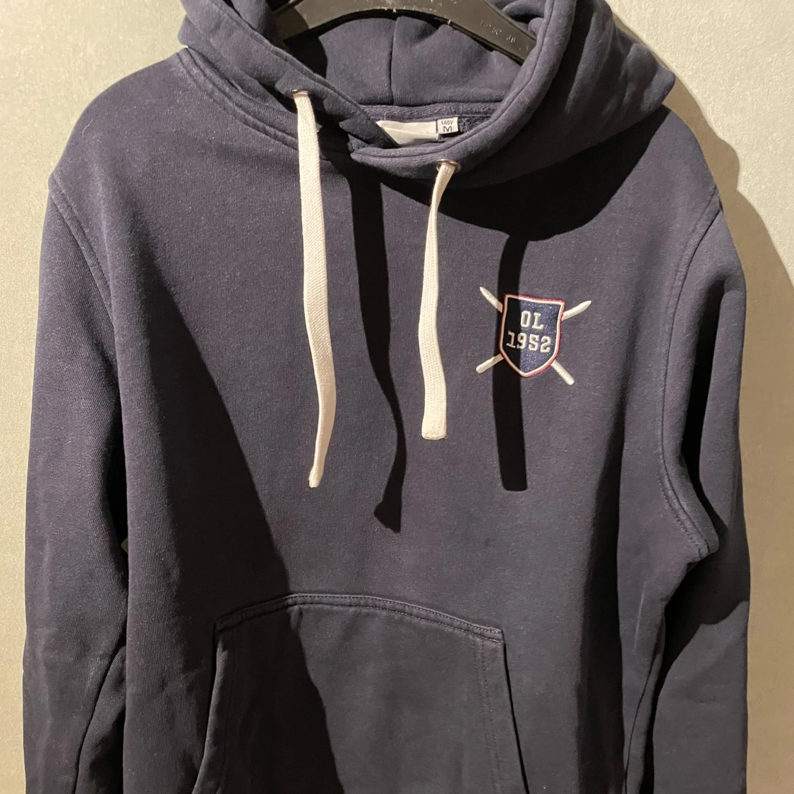 Mörk blå hoodie - 1