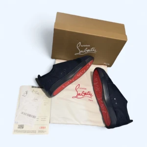 Christian louboutin - - Helt nya ✅ - Du får med box, dustbag, kvitto osv.😍 - superfin mocka🤩  Nypris= 8000kr