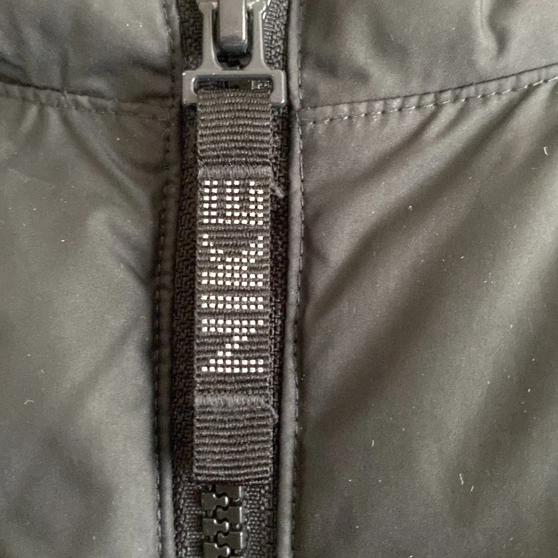 Svart dunjacka med huva från Nike - 1