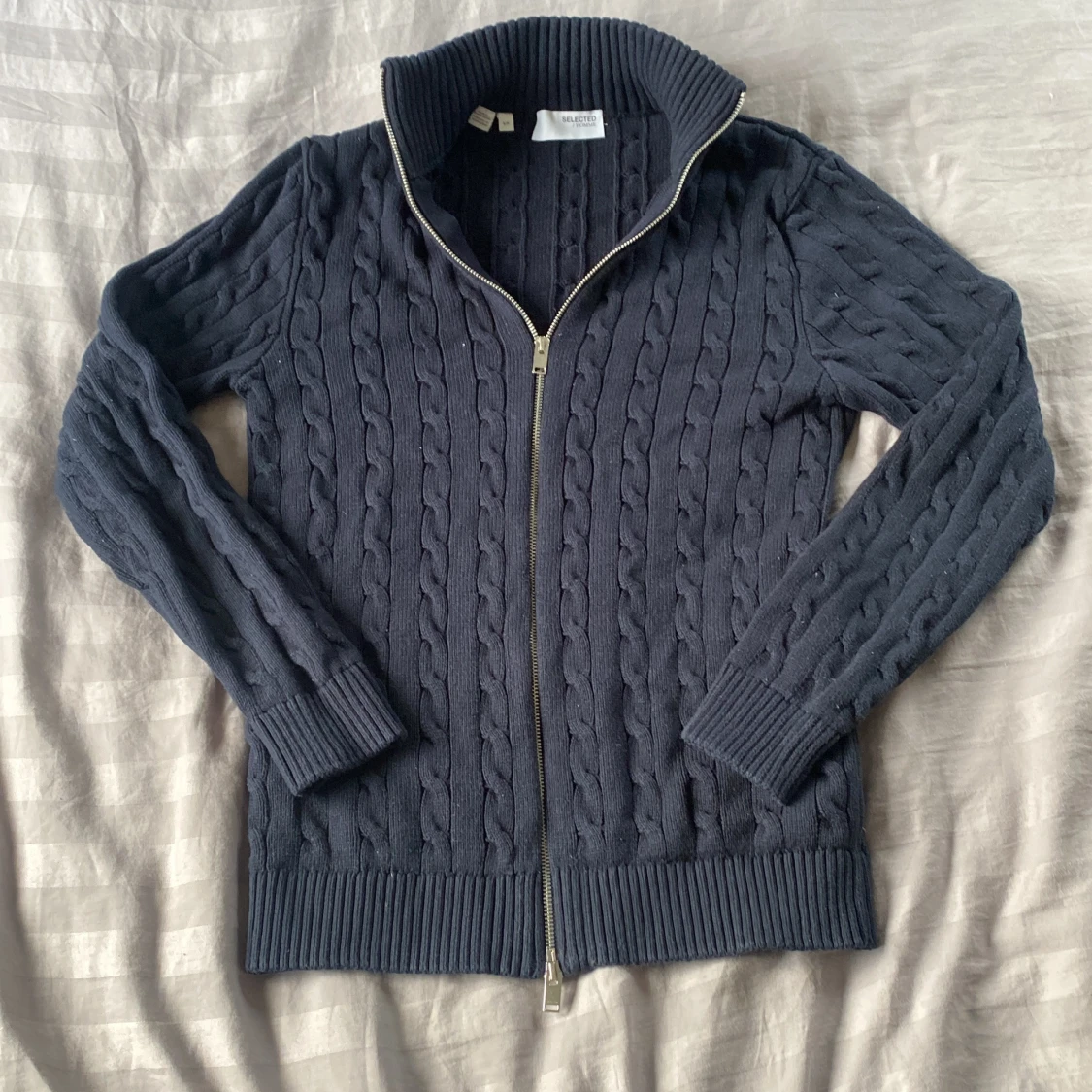 Mörkblå stickad kofta från Selected Homme