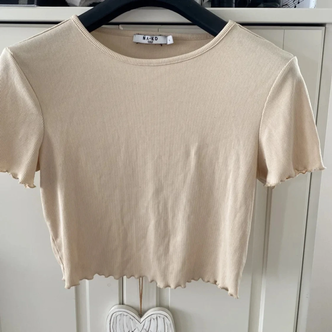 Beige croppad topp från NA-KD - 1