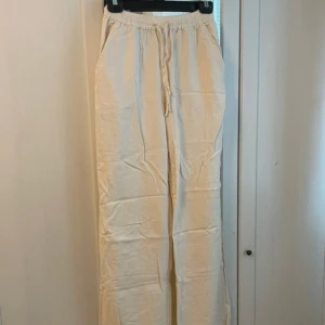 Linnebyxor från Madlady - tall - Beige linnebyxor från Madlady i storlek XS-Tall, Helt nya!!