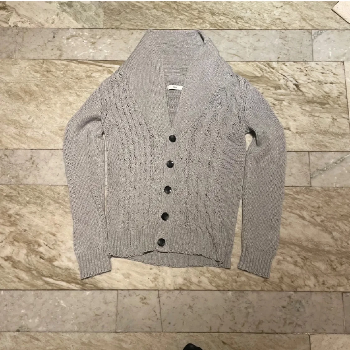 Ljusgrå stickad kofta - 1