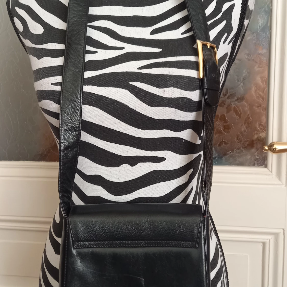 Svart axelväska från Balpri - 1