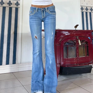 Miss me jeans - Så snygga Miss me jeans i äldre modell, låg midja & bootcut💕 midjemått 78cm & innerben 83cm💕 obs saknas två nitar bak💕jag är 165