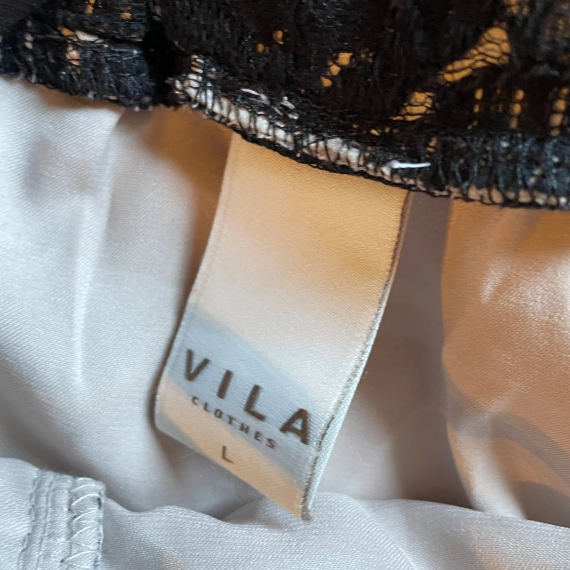 Svart spetsklänning från Vila - 1