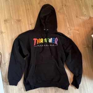 Thrasher Hoodie - Storlek M, nypris 1000kr. Bra skick 💕
