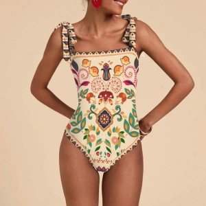 Oanvänd baddräkt med snörning - OBS! Baddräkten är helt oanvänd. Säljer den då jag råkat beställa två exemplar. 